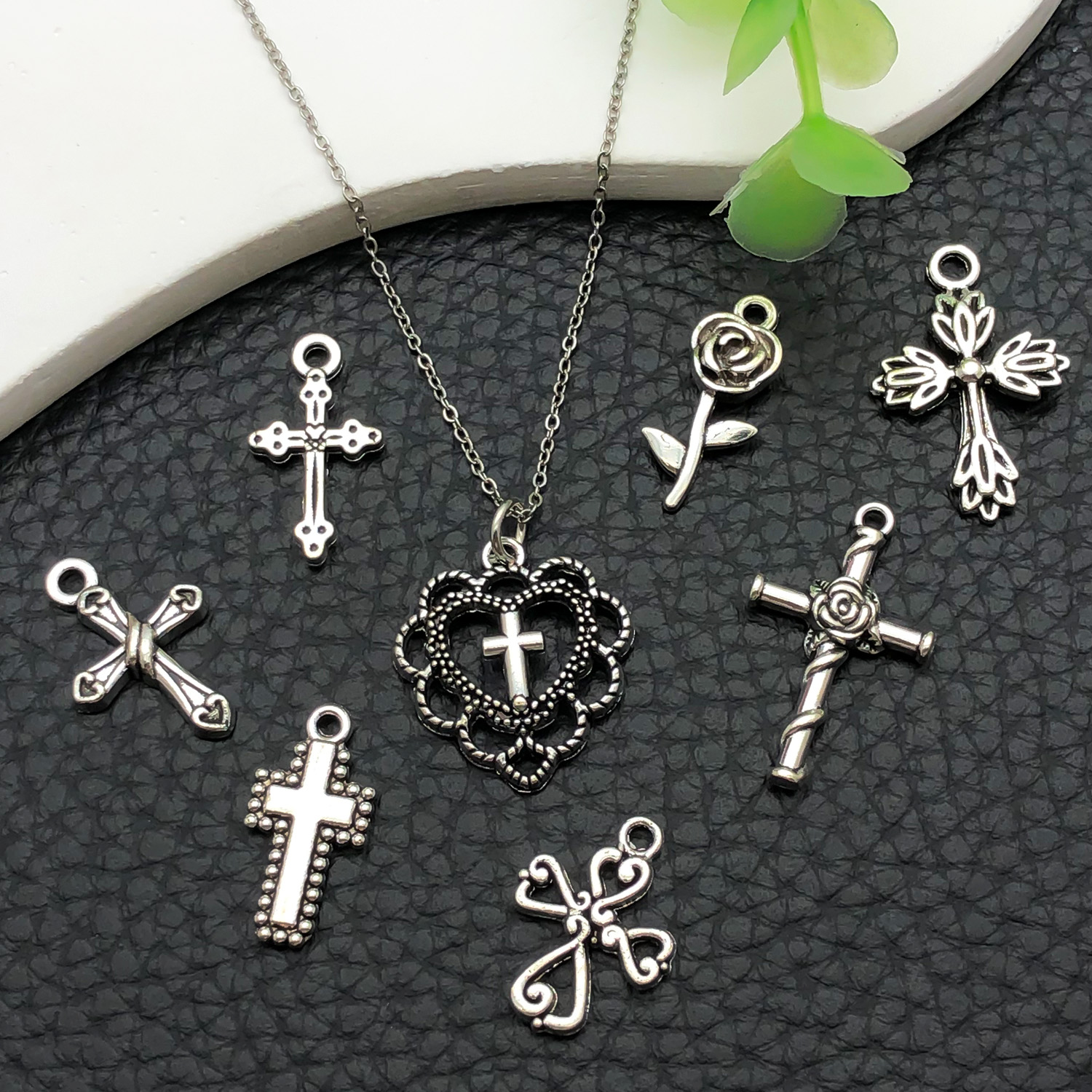 52pcs Assorted Cross Pendants  - Jewelry Making Tutorial avaliação e preço